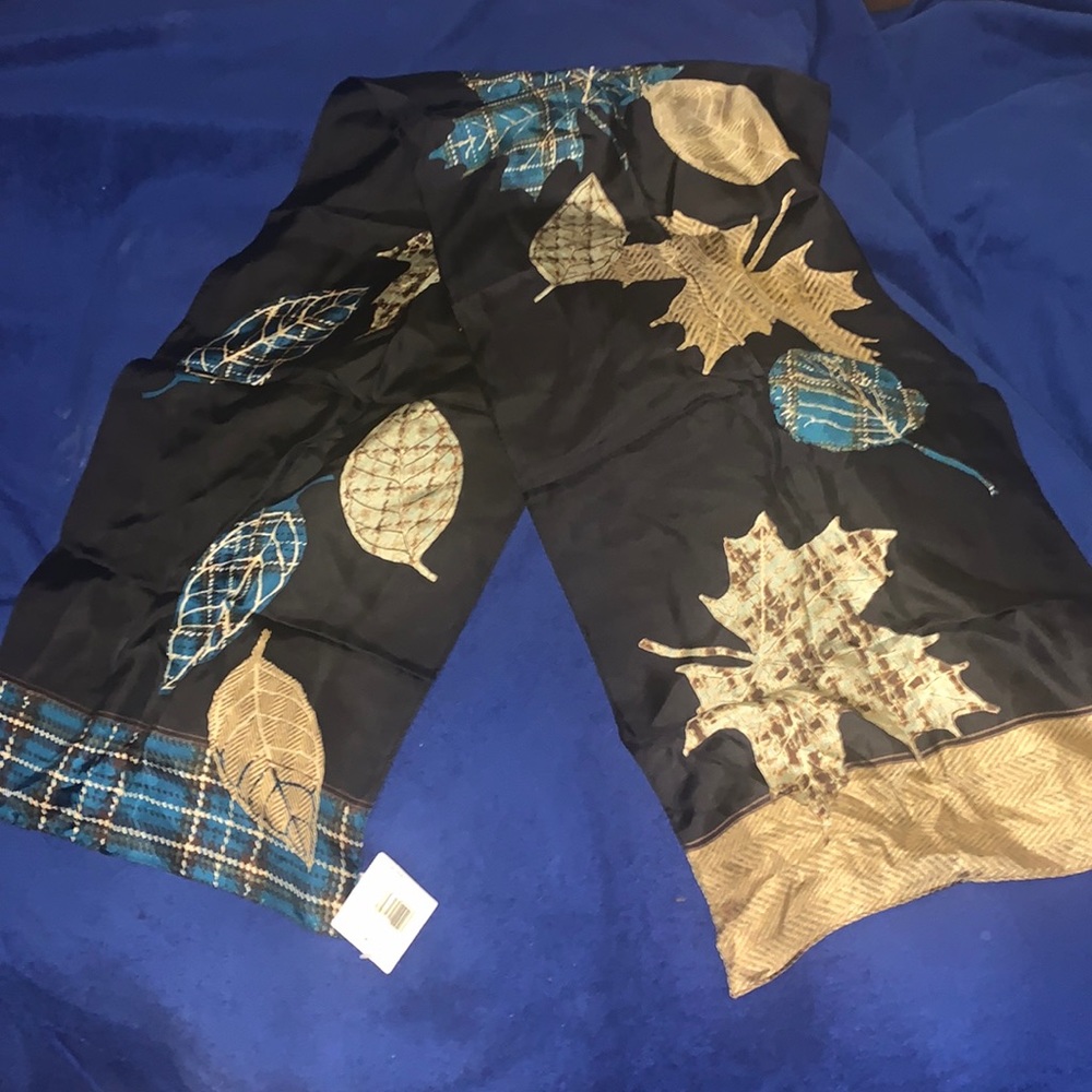 Liz Claiborne scarf